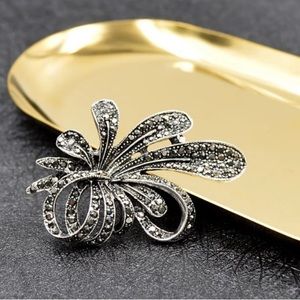 New Statement Flower Rhinestone Brooch